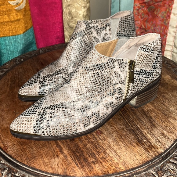NWT Snakeskin Lucky Booties Size 8 - Picture 2 of 4